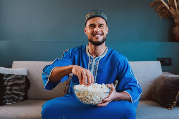 The Timeless Appeal of Wearing a Traditional Moroccan Thobe